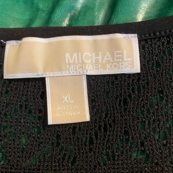 Ruffled hem black dress - Picture 2 of 7